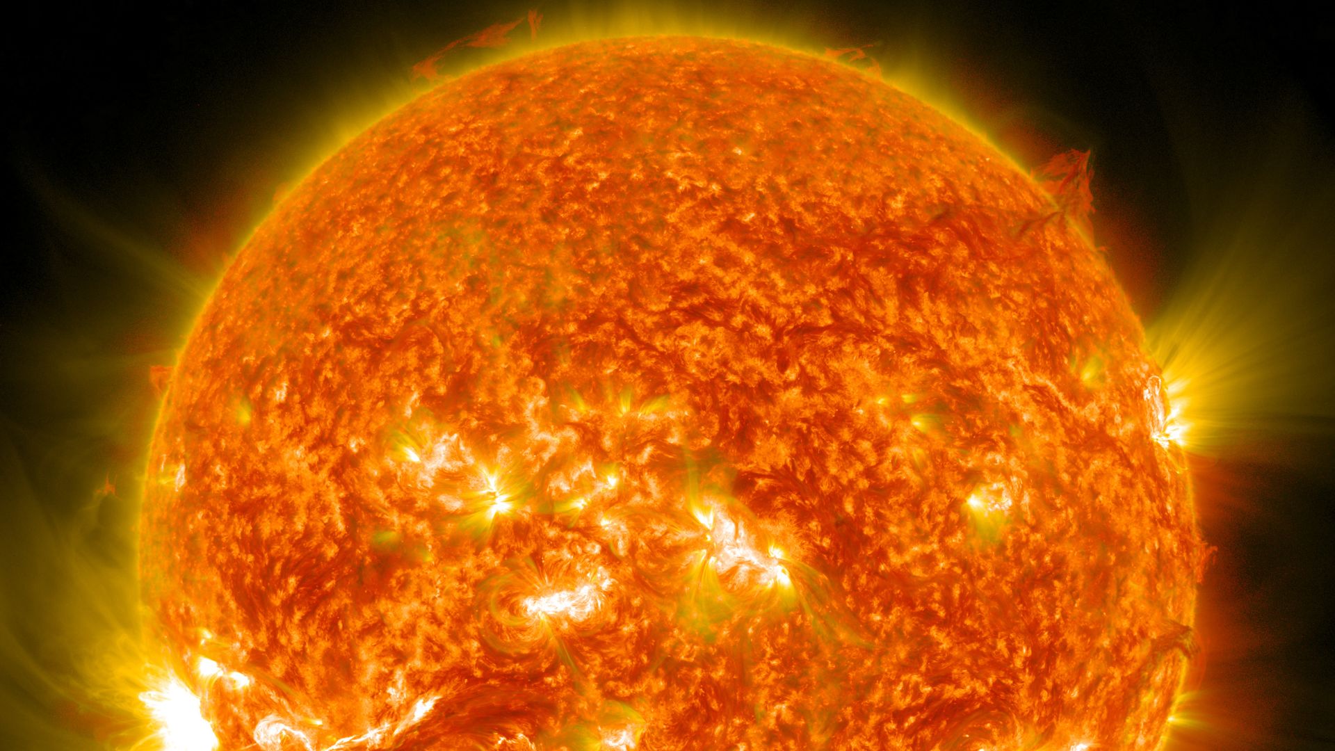 La NASA capturó la ‘sonrisa’ del Sol, un fenómeno inédito nunca antes visto